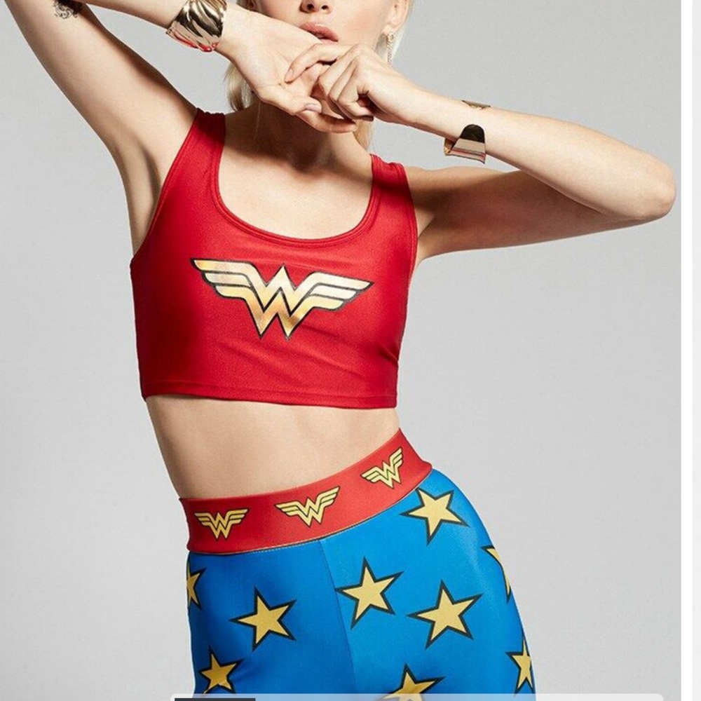 Wonder Woman Graphic Crop Top